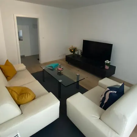 H4 Family Apartment, Central, Quite, Modern Apartment *