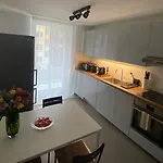 H4 Family Apartment, Central, Quite, Modern דירה