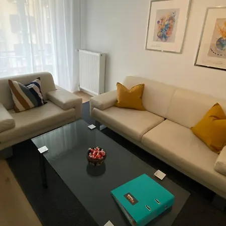 Daire H4 Family Apartment, Central, Quite, Modern Zürih